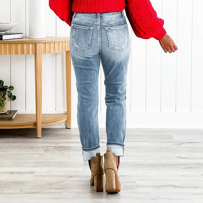 Ταλαιπωρημένα τζιν με μανσέτες Boyfriend για τον έλεγχο της κοιλιάς